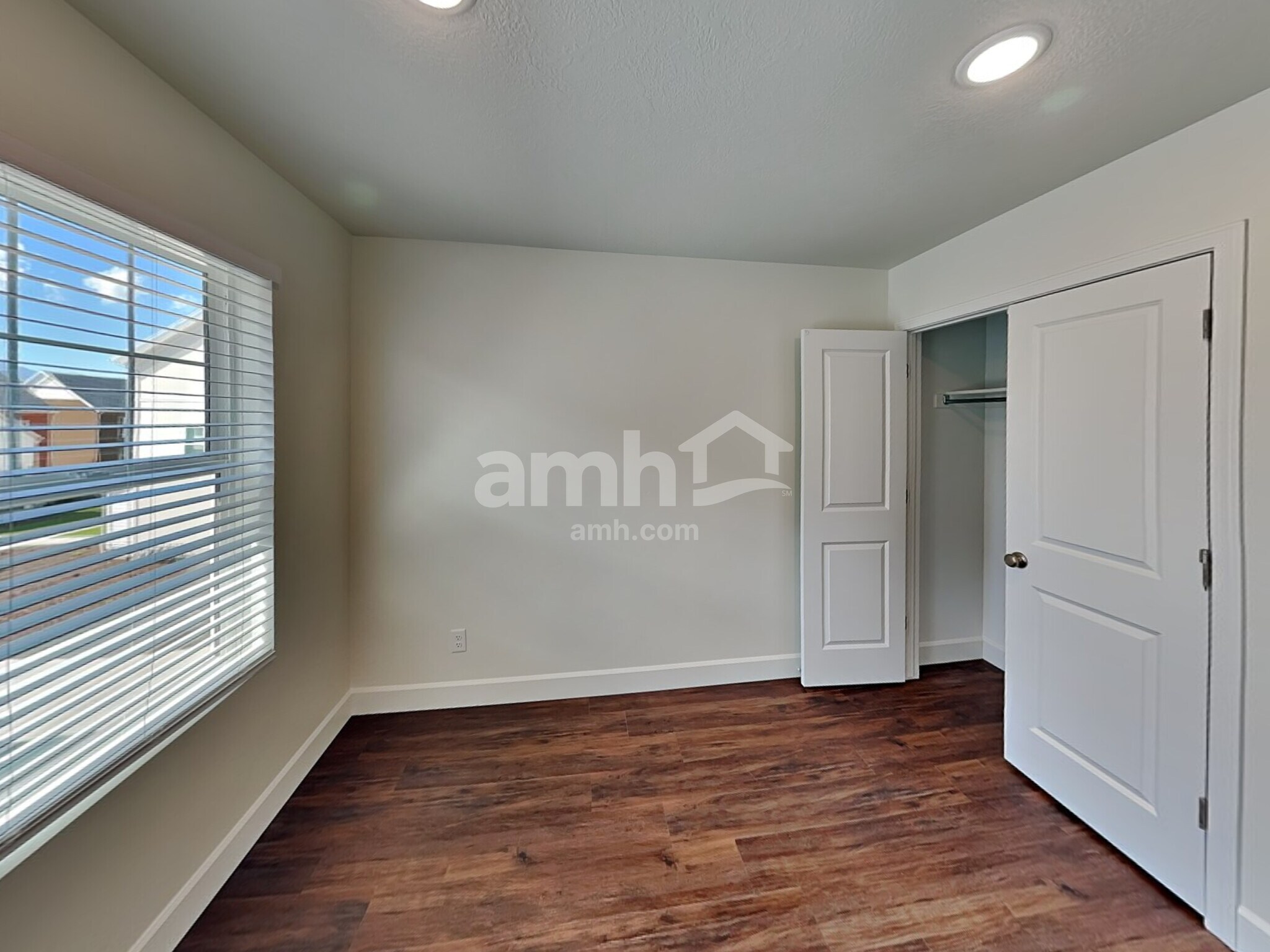 Building Photo - 11022 S Trocadero Ave