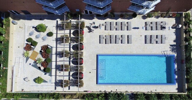 Building Photo - 1551 N Flagler Dr