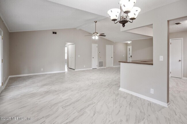 Building Photo - 7650 Cranberry Ln S