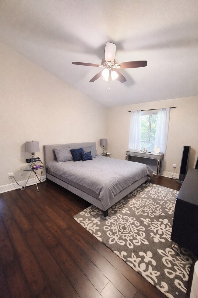 Building Photo - 2425 Augusta Dr