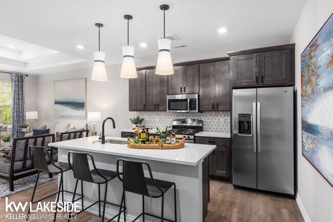 Building Photo - 8511 Valley Dr