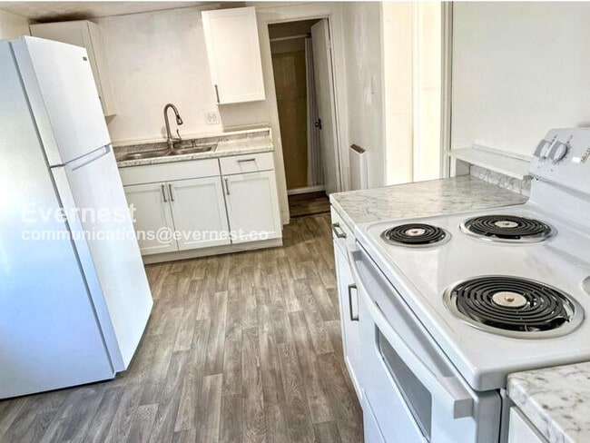 Building Photo - 102 Chestnut St