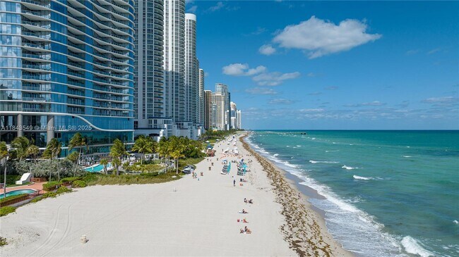 Building Photo - 15701 Collins Ave