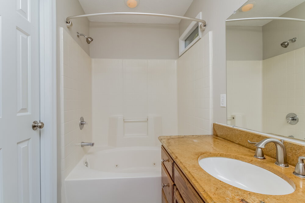 Building Photo - 412 Shadowood Dr