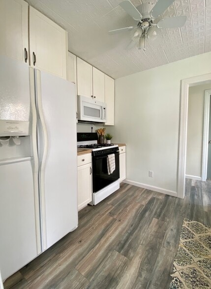 Building Photo - 227 Green Oak Dr