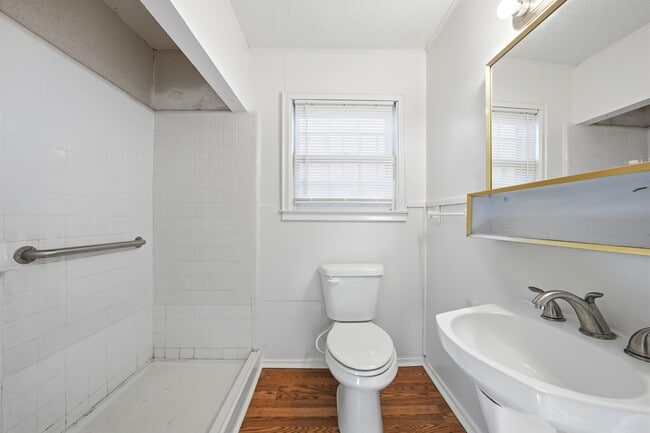 Building Photo - 4020 Maple Ave