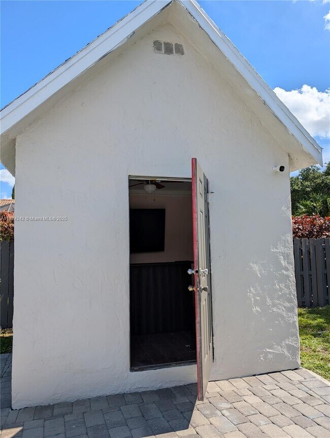 Building Photo - 10680 NW 6th Ct