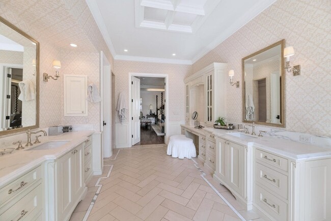 Building Photo - 6248 E Montecito Ave