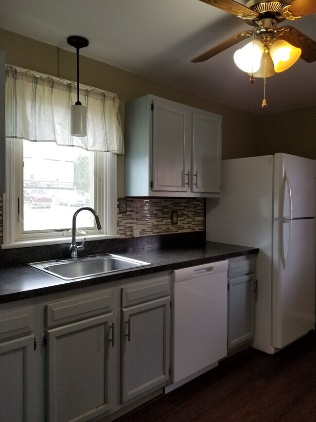 Building Photo - House East of Waynesboro