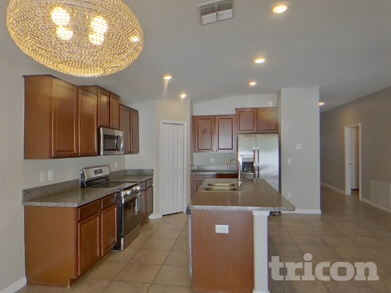 Building Photo - 10034 Carloway Hills Dr