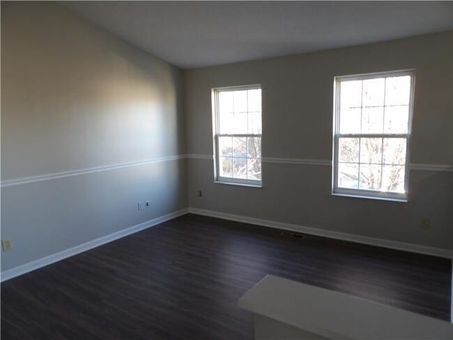 Building Photo - 3060 Lansdowne Ln