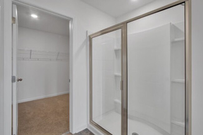Building Photo - Knoxville 37932 - AVAILABLE July 1, 2026 - BEAUTIFUL, 3 bedroom, 2.5 bath home - Call Kathy Levei...