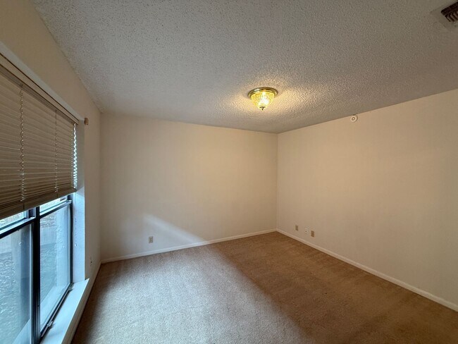 Building Photo - NEAR GOLF COURSE - WELL ESTABLISHED SPICEW...