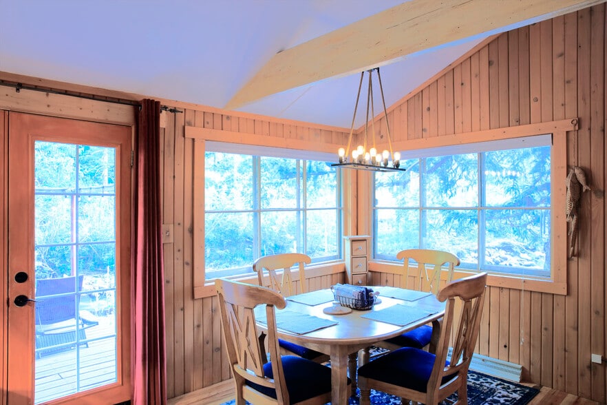 Dining Room Area - 2927 Riverside Dr