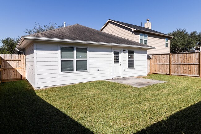 Building Photo - 12907 Regalshire Ct