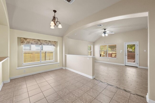 Building Photo - 10409 Yellowstone Dr