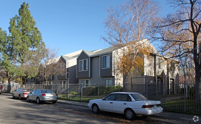 Building Photo - Kensington House Apartments