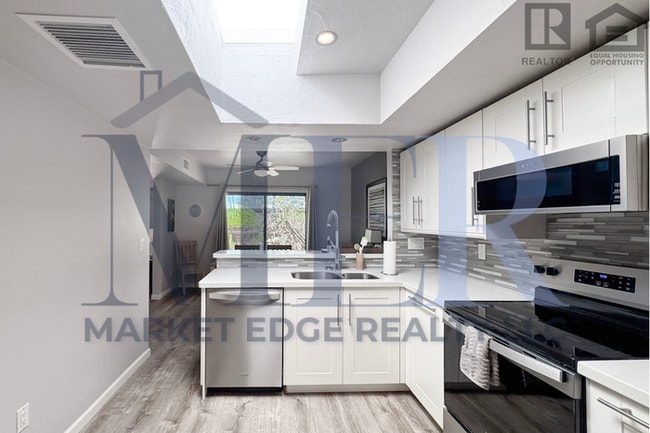 Building Photo - 2Bed/2Bath Furnished Home in Tucson! $199 ...