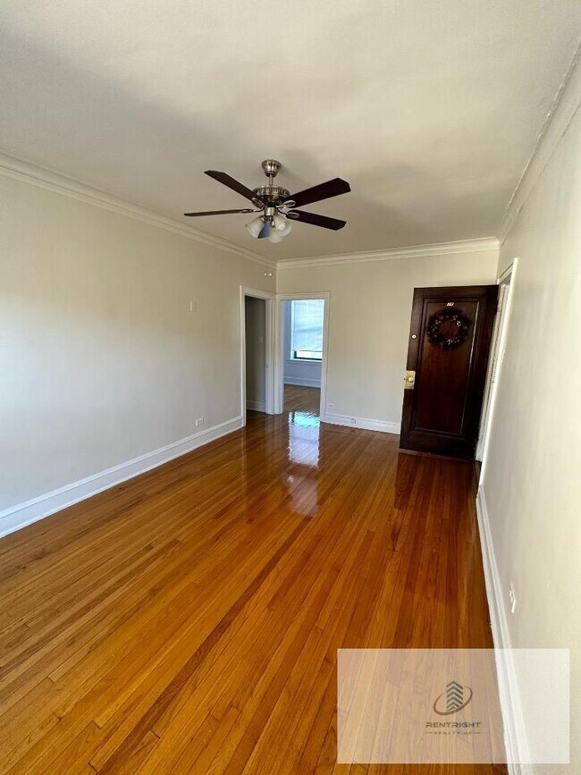 Building Photo - 4055 N Elston Ave