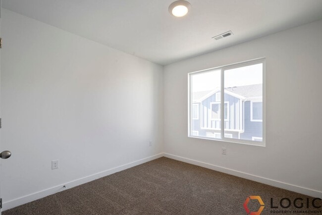 Building Photo - 3948 N Eagle Pt Ln