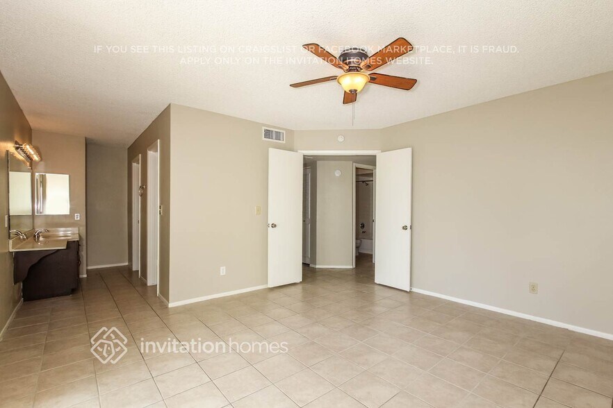 Building Photo - 13802 N 45th Ave