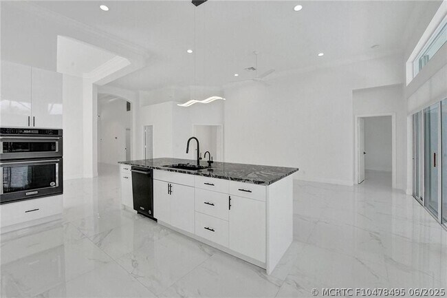 Building Photo - 7867 Monarch Ct