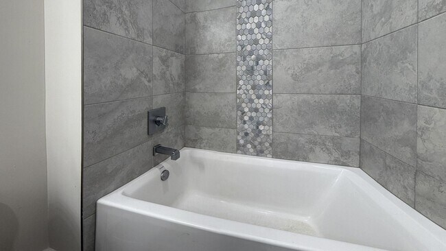 Building Photo - 701 N 40th St