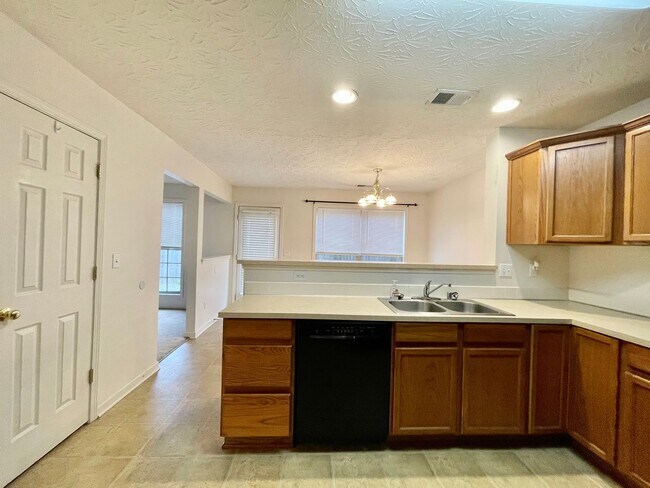 Building Photo - COMING SOON! Lovely, Upscale Home! All Ele...