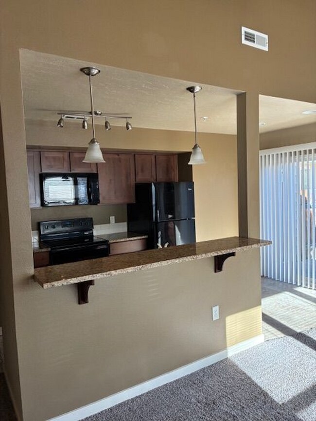 Building Photo - BW8920