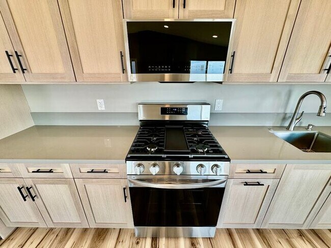 Building Photo - Welcome to this stunning 1 bedroom, 1 bathroom ADU in the highly desirable Bay Park community!