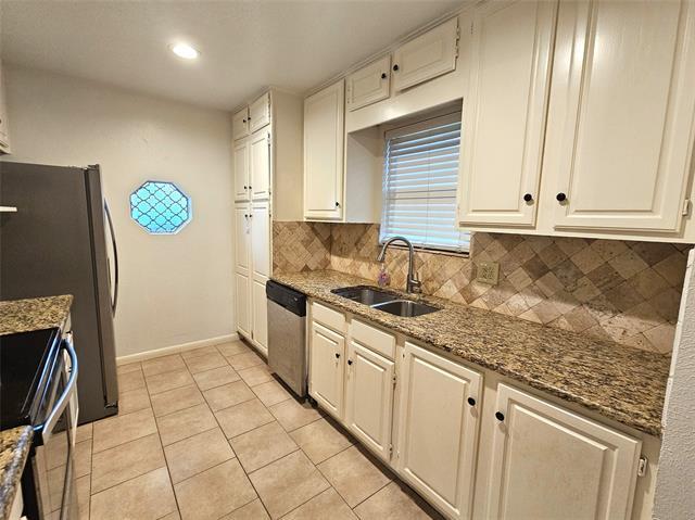 Building Photo - 1304 Oakhill Dr