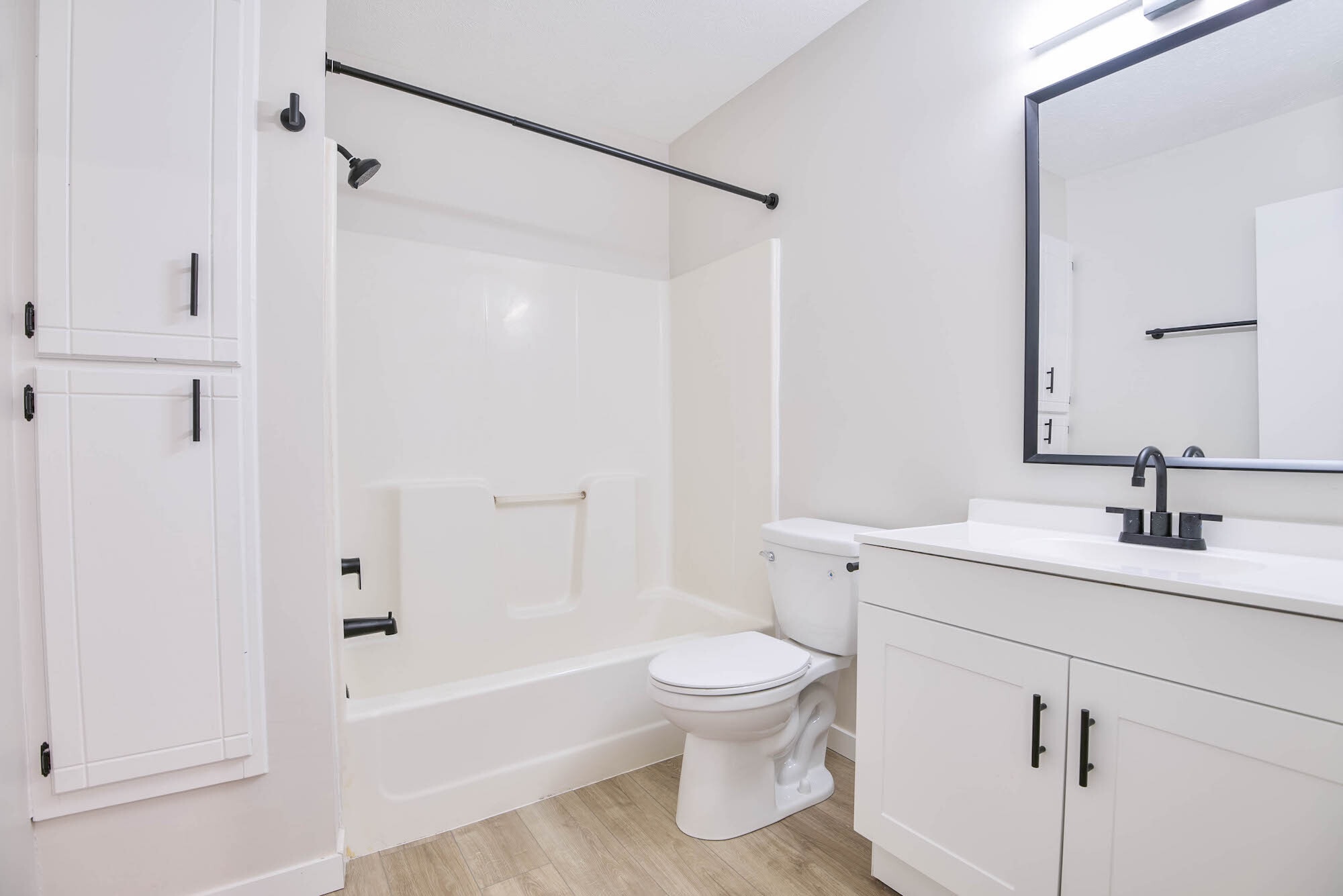 Bathroom - 4934 Robin Dr