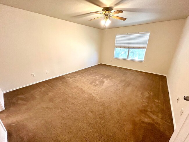 Building Photo - **MOVE IN SPECIAL** Welcome Home to Comfor...