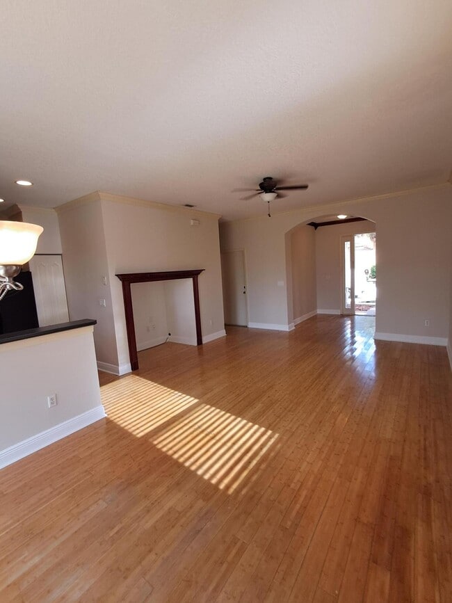 Building Photo - 265 River Bluff Ln