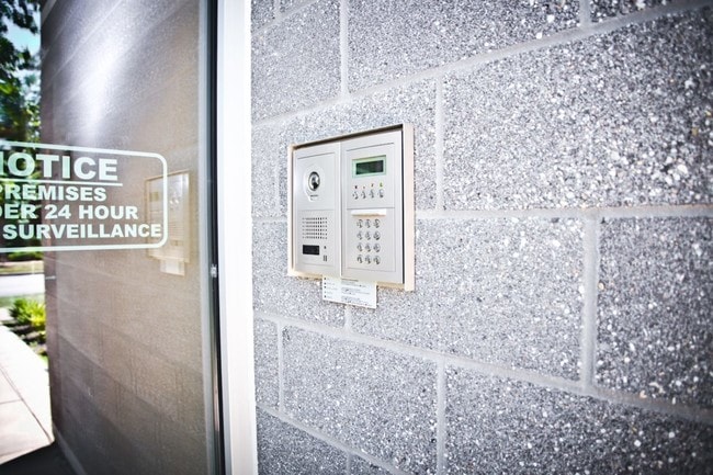 Building Photo - 606 E White St