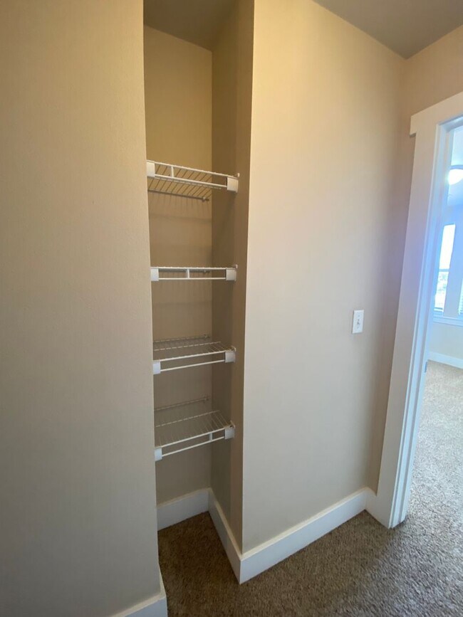 Building Photo - 9993 W Rosecroft Ct