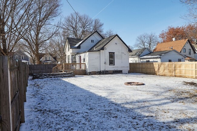 Building Photo - Lincoln