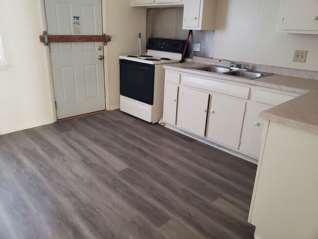 Building Photo - 5730N91stM