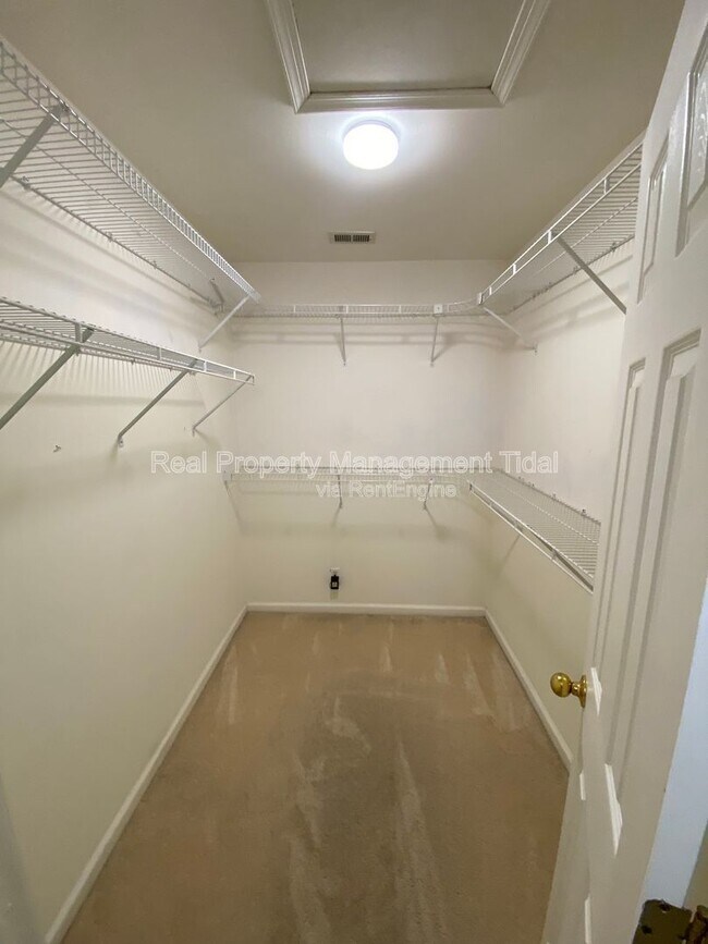 Building Photo - 924 Ironwood Dr
