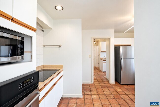 Building Photo - 360 Jeffers Dr