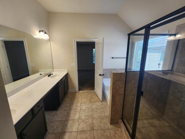 Building Photo - 2740 Blake Towers Ln