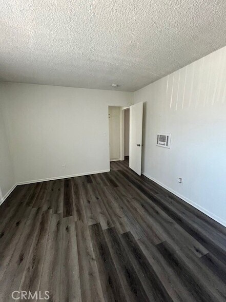 Building Photo - 685 E Vista Chino