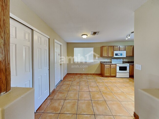 Building Photo - 6449 S Iberia Ave