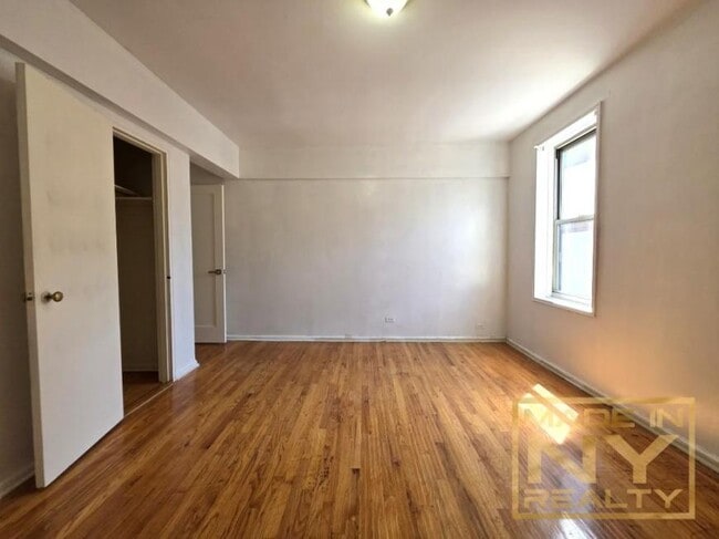 Building Photo - 2 bedroom in FOREST HILLS NY 11375