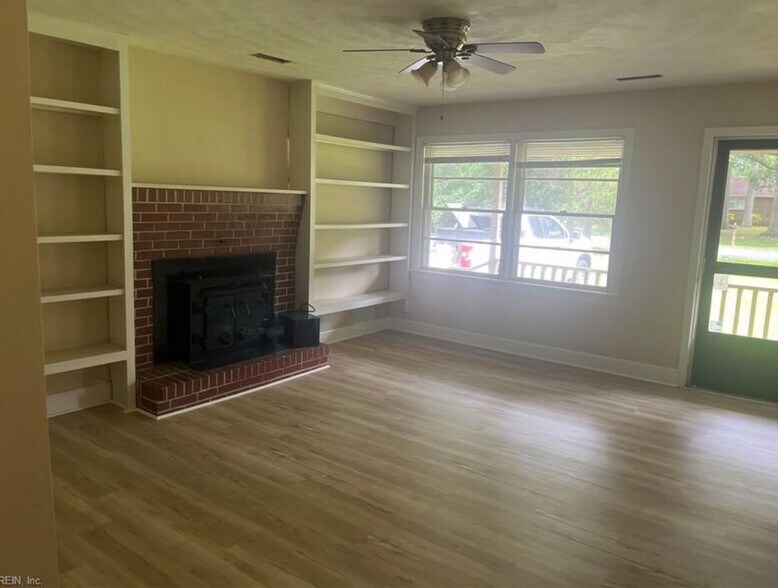 Building Photo - 229 Bridgeview Cir