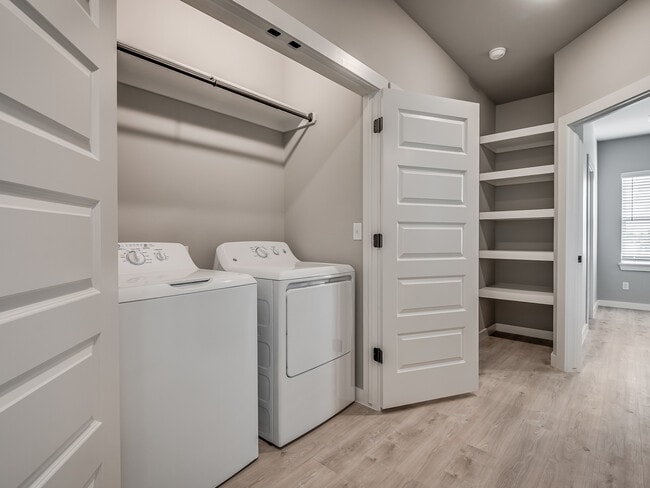 Building Photo - 11329 N Blackwelder Ave