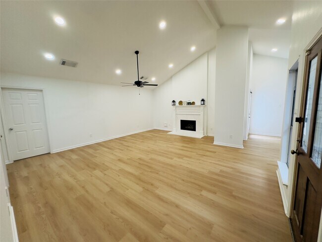 Building Photo - 18322 Autumn Trails Ln