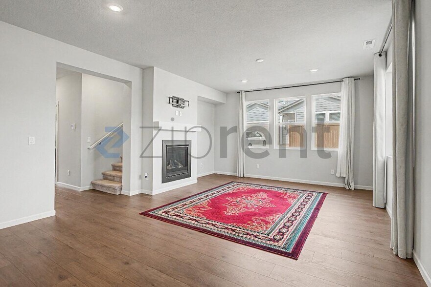 Building Photo - Unit