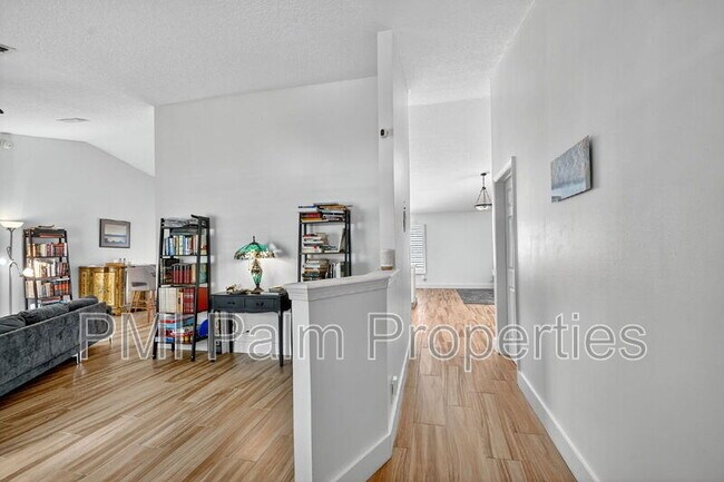 Building Photo - 2700 Yarmouth Dr