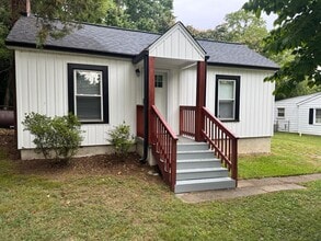 Building Photo - Cute and updated 2 Bedroom, 1 Bathroom House in High Point!